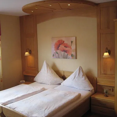 Otel Ursula Garni 3*
