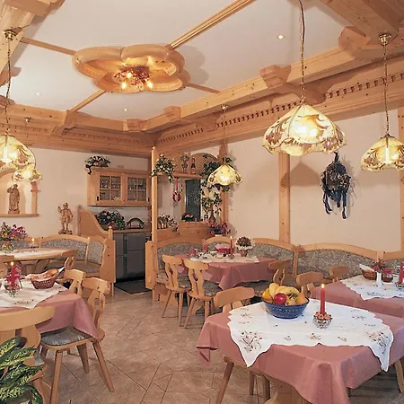 Otel Ursula Garni